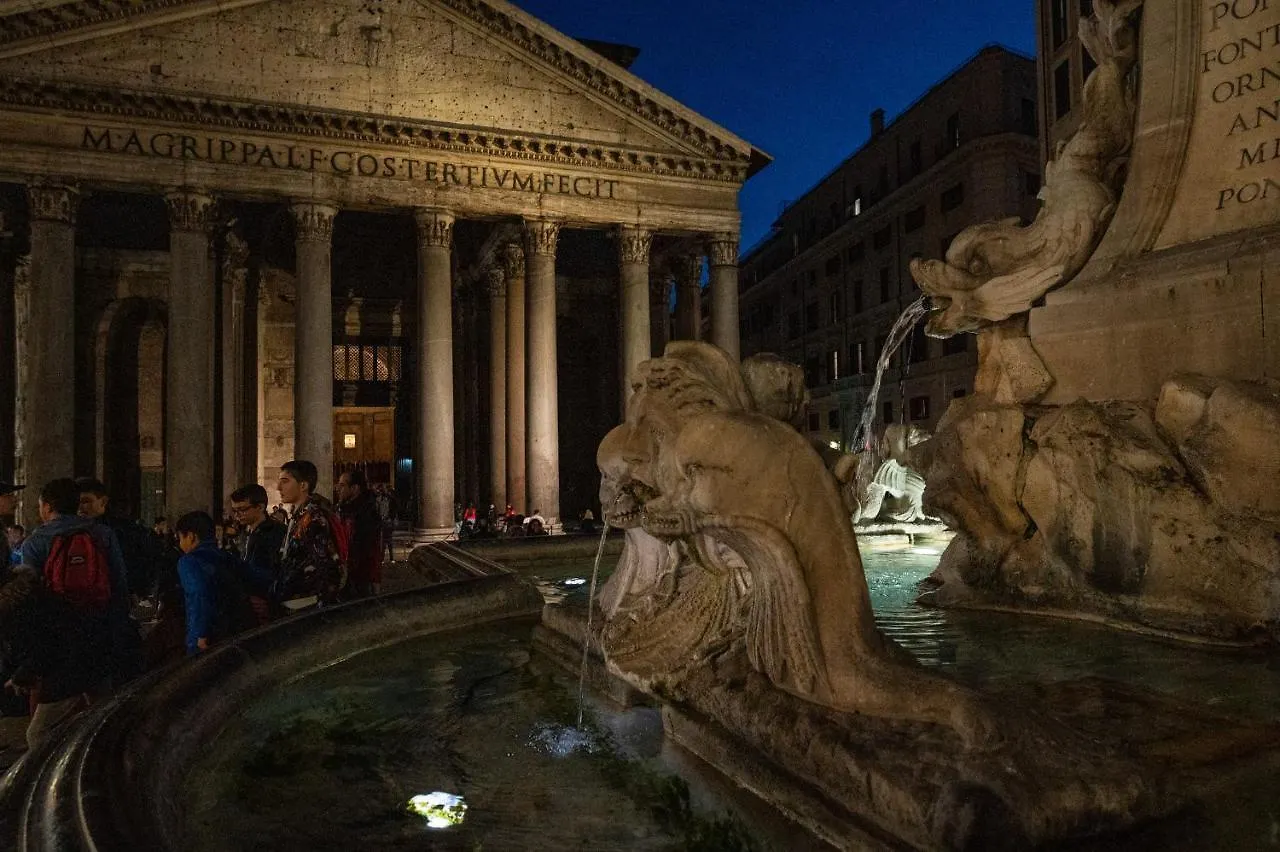 Pantheon Balcony Morgana Suite Roma