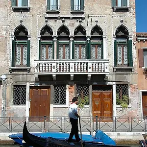 palazzo-odoni.hotelinveneto.com/